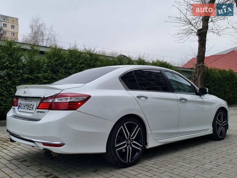 Седан Honda Accord 2015 в Ужгороде