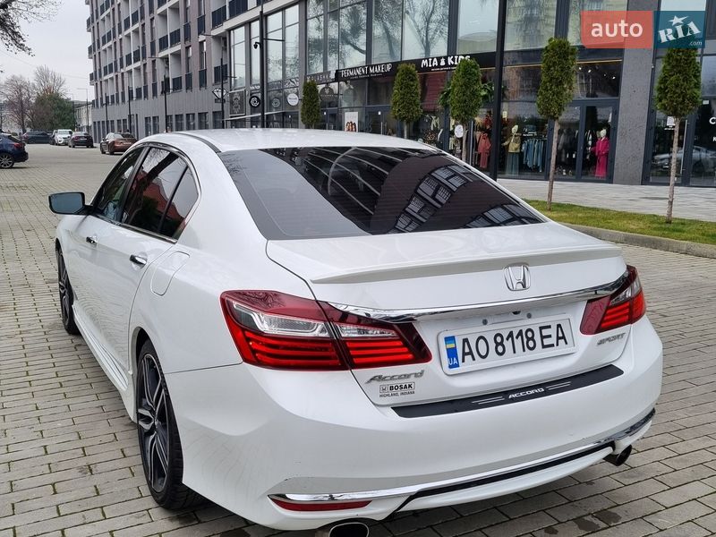 Седан Honda Accord 2015 в Ужгороде