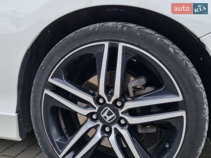 Седан Honda Accord 2015 в Ужгороде