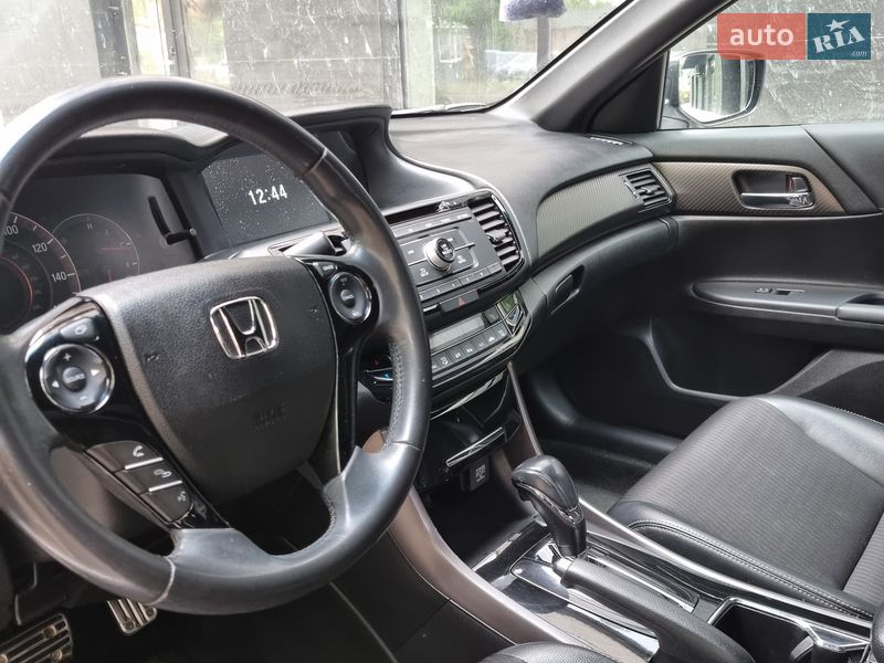 Седан Honda Accord 2015 в Ужгороде