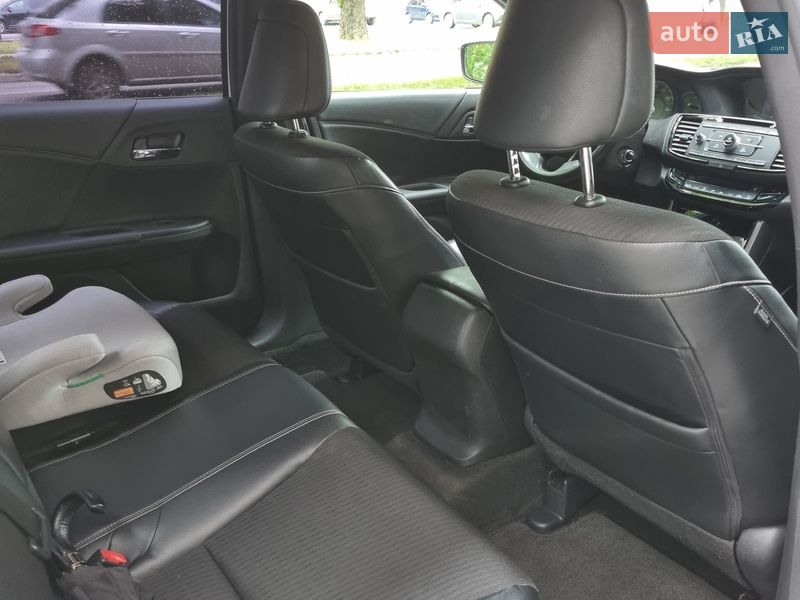Седан Honda Accord 2015 в Ужгороде