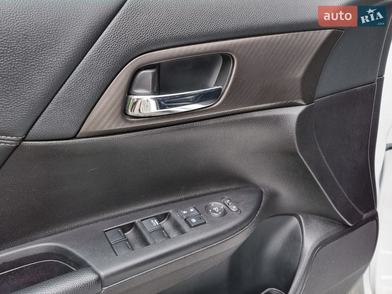 Седан Honda Accord 2015 в Ужгороде