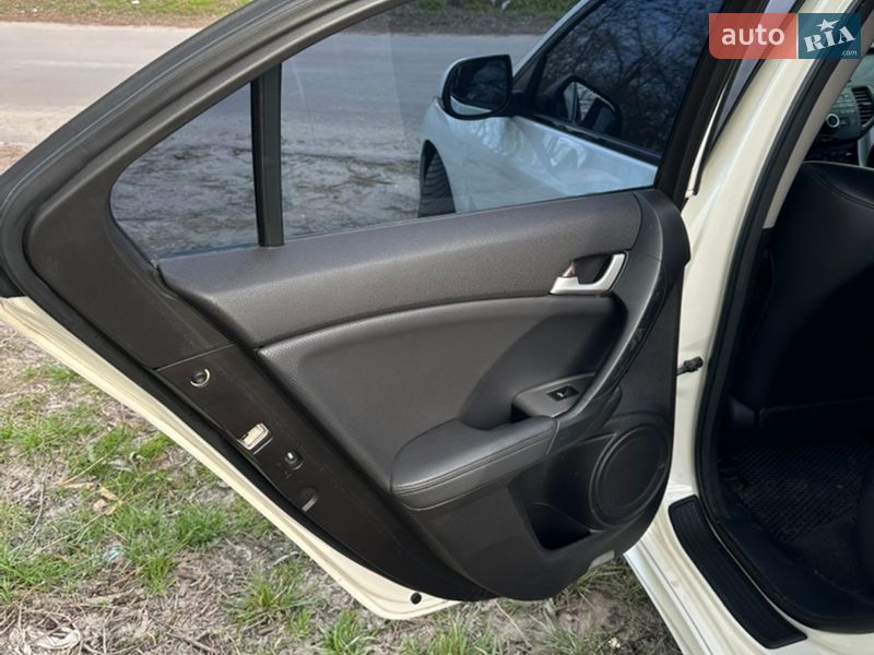 Седан Honda Accord 2010 в Ірпені