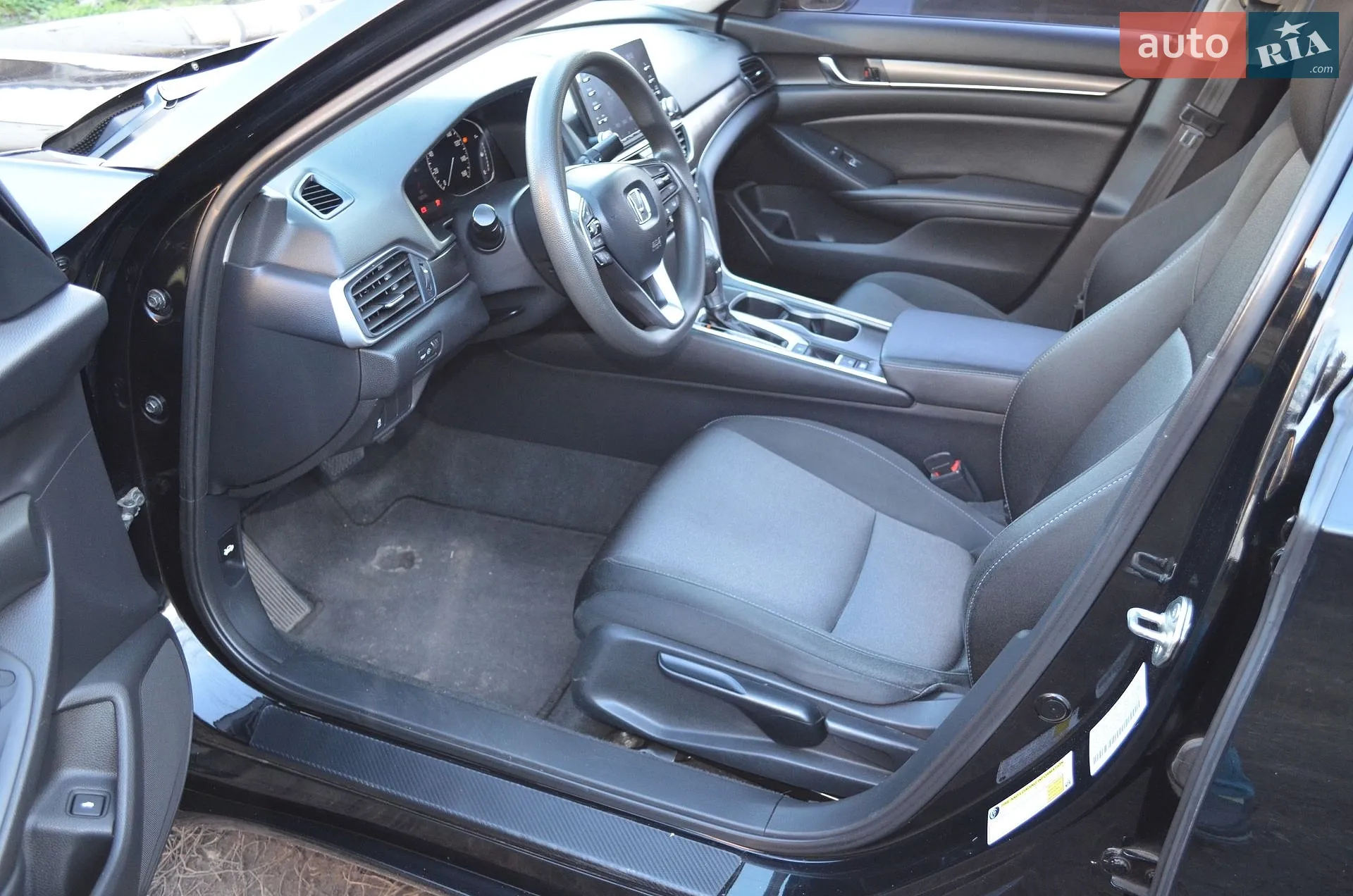 Honda Accord 2019 VIN 1HGCV1F11KA087216 фото оголошення 13 з 14