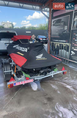 Гидроцикл туристический Honda AquaTrax F-12X 2005 в 
