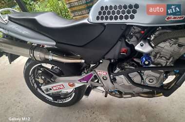 Мотоцикл Без обтекателей (Naked bike) Honda CB 600F Hornet 1998 в 