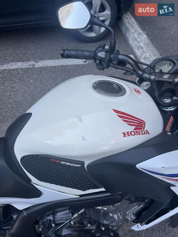 Мотоцикл Без обтекателей (Naked bike) Honda CB 650F 2015 в Киеве фото 14 Мотоцикл Без обтекателей (Naked bike) Honda CB 650F 2015 в Киеве