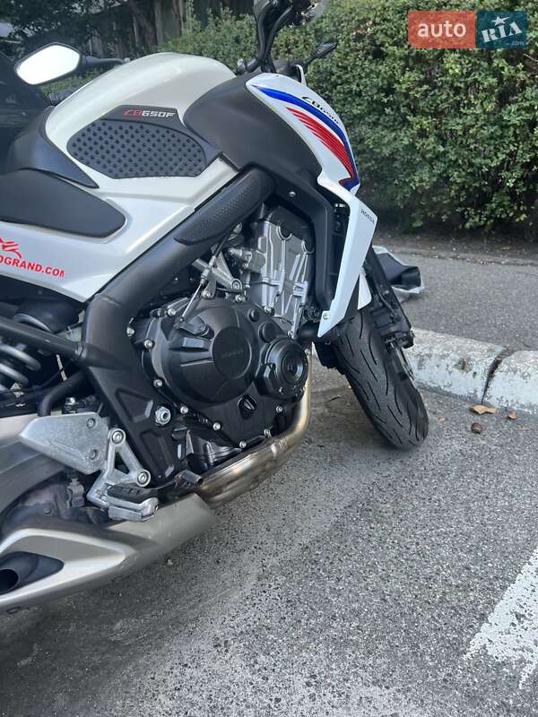 Мотоцикл Без обтекателей (Naked bike) Honda CB 650F 2015 в Киеве фото 20 Мотоцикл Без обтекателей (Naked bike) Honda CB 650F 2015 в Киеве