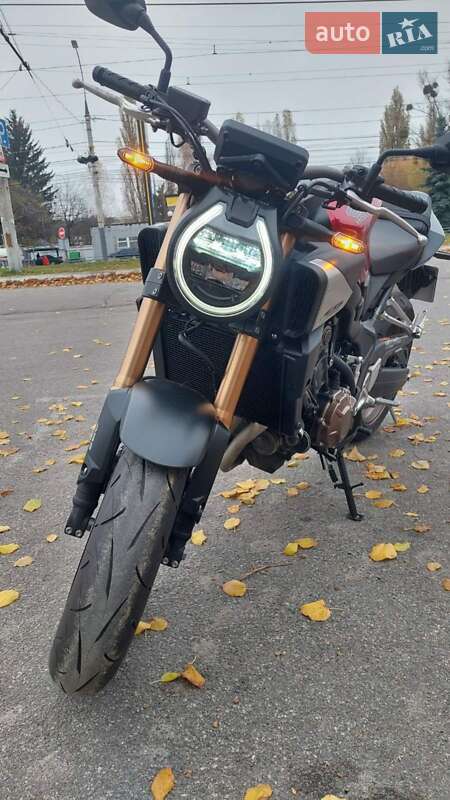 Мотоцикл Без обтікачів (Naked bike) Honda CB 650R 2025 в Вінниці фото 12 Мотоцикл Без обтікачів (Naked bike) Honda CB 650R 2025 в Вінниці
