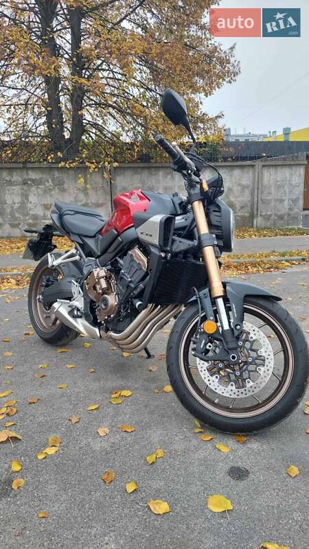 Мотоцикл Без обтікачів (Naked bike) Honda CB 650R 2025 в Вінниці фото 17 Мотоцикл Без обтікачів (Naked bike) Honda CB 650R 2025 в Вінниці