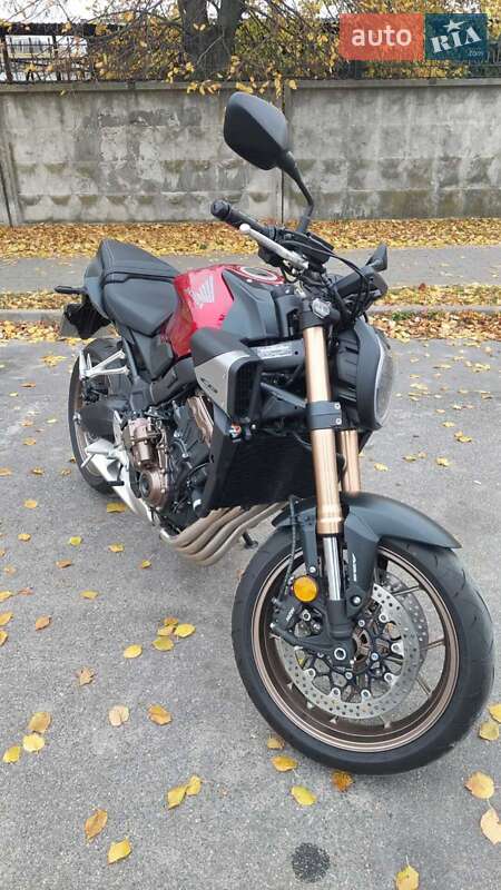 Мотоцикл Без обтікачів (Naked bike) Honda CB 650R 2025 в Вінниці фото 27 Мотоцикл Без обтікачів (Naked bike) Honda CB 650R 2025 в Вінниці