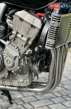 Мотоцикл Без обтекателей (Naked bike) Honda CB 900F Hornet 2002 в 