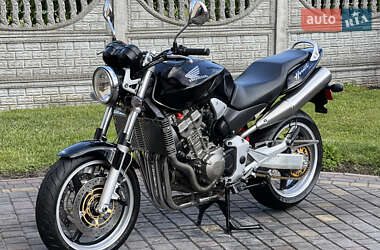 Мотоцикл Без обтекателей (Naked bike) Honda CB 900F Hornet 2002 в 