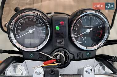 Мотоцикл Без обтекателей (Naked bike) Honda CB 900F Hornet 2002 в 