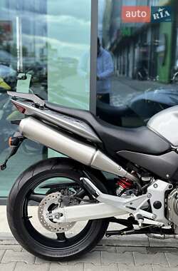 Мотоцикл Без обтекателей (Naked bike) Honda CB 900F Hornet 2002 в 