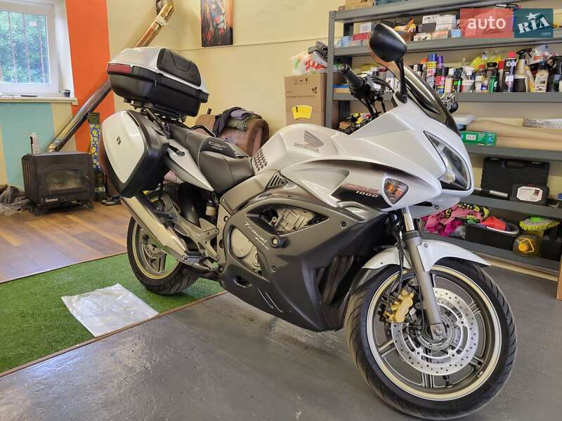 Мотоцикл Спорт-туризм Honda CBF 1000 2010 в 