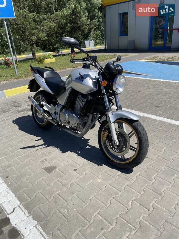 Honda CBF 500