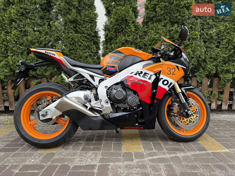 Спортбайк Honda CBR 1000RR 2009 в Киеве фото Спортбайк Honda CBR 1000RR 2009 в Киеве
