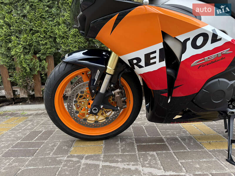 Спортбайк Honda CBR 1000RR 2009 в Киеве фото 13 Спортбайк Honda CBR 1000RR 2009 в Киеве