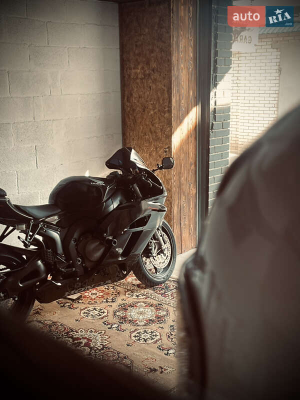 Спортбайк Honda CBR 1000RR 2005 в Києві