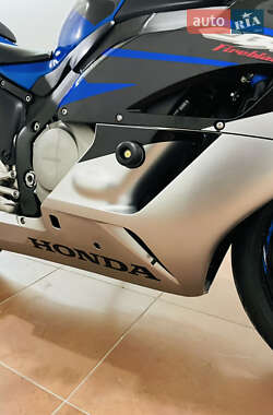 Спортбайк Honda CBR 1000RR 2007 в 