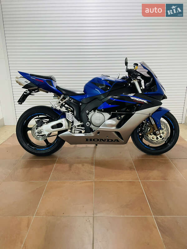 Спортбайк Honda CBR 1000RR 2007 в Киеве