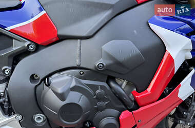 Спортбайк Honda CBR 1000RR 2023 в 