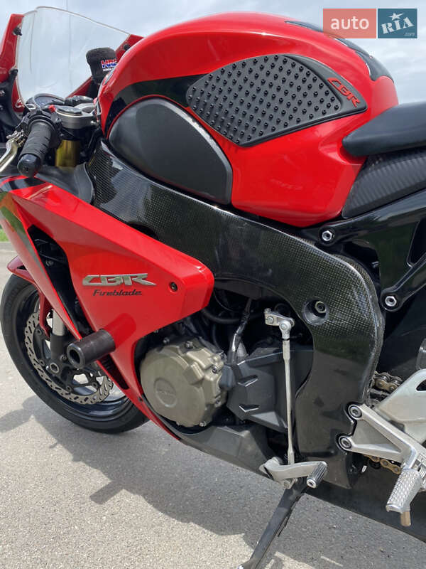 Спортбайк Honda CBR 1000RR 2008 в Броварах фото 7 Спортбайк Honda CBR 1000RR 2008 в Броварах