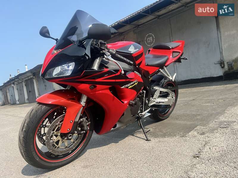 Спортбайк Honda CBR 1000RR 2007 в Дніпрі