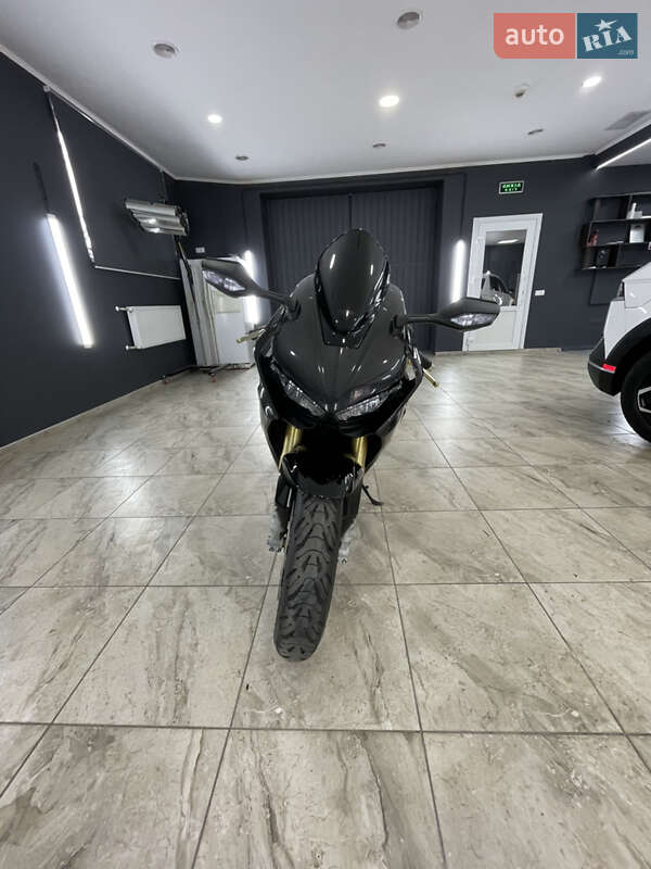 Спортбайк Honda CBR 1000RR 2017 в Кривом Роге