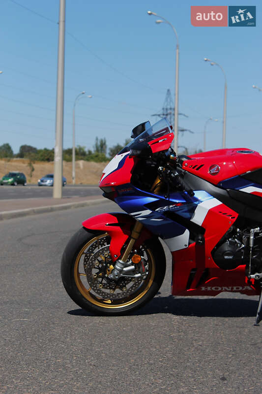 Спортбайк Honda CBR 1000RR 2022 в Одессе фото 7 Спортбайк Honda CBR 1000RR 2022 в Одессе