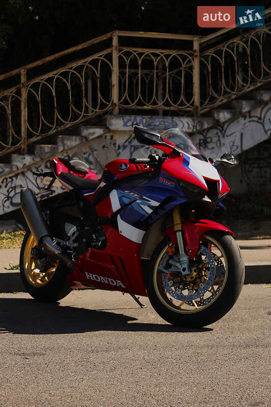 Спортбайк Honda CBR 1000RR 2022 в Одессе фото 5 Спортбайк Honda CBR 1000RR 2022 в Одессе