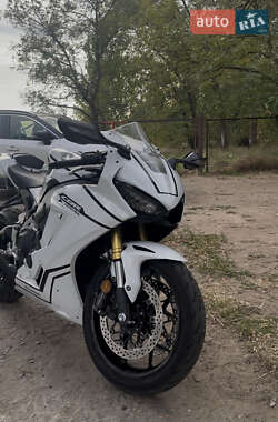 Спортбайк Honda CBR 1000RR 2022 в 