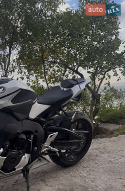 Спортбайк Honda CBR 1000RR 2022 в 