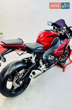 Спортбайк Honda CBR 1000RR 2009 в 