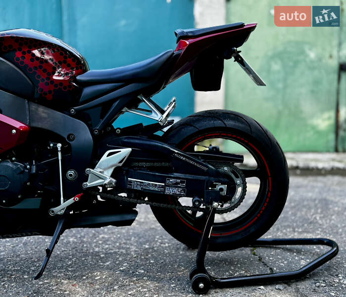 Спортбайк Honda CBR 1000RR 2010 в Одесі фото 5 Спортбайк Honda CBR 1000RR 2010 в Одесі