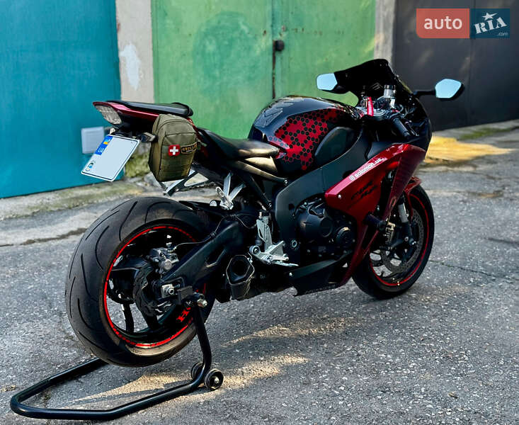 Спортбайк Honda CBR 1000RR 2010 в Одесі фото 8 Спортбайк Honda CBR 1000RR 2010 в Одесі