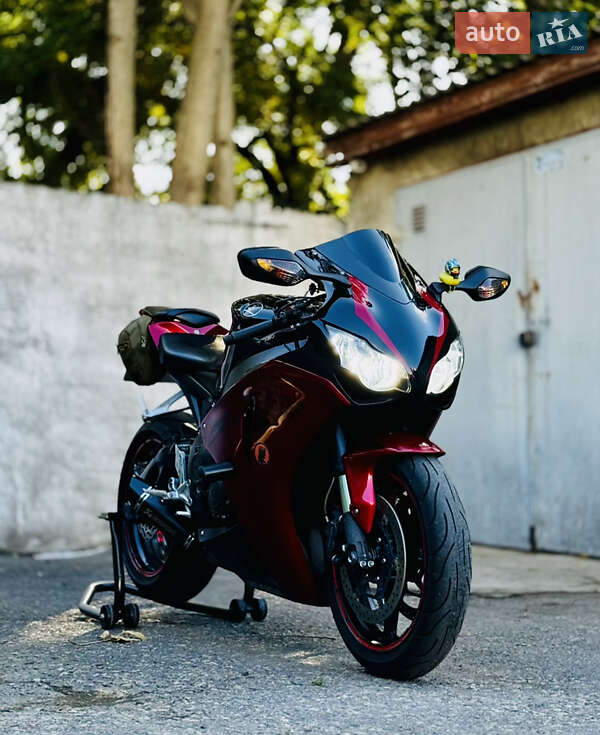 Спортбайк Honda CBR 1000RR 2010 в Одесі фото 16 Спортбайк Honda CBR 1000RR 2010 в Одесі