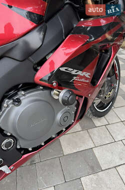 Спортбайк Honda CBR 1000RR 2006 в  фото 7 Спортбайк Honda CBR 1000RR 2006 в