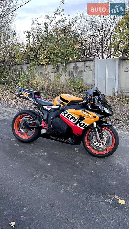 Спортбайк Honda CBR 1000RR 2007 в Гореничах