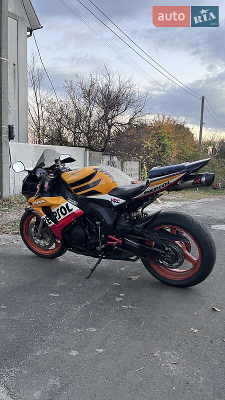 Спортбайк Honda CBR 1000RR 2007 в Гореничах