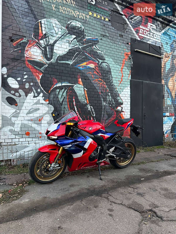 Спортбайк Honda CBR 1000RR 2023 в Киеве
