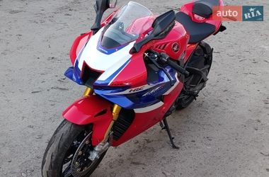 Спортбайк Honda CBR 1000RR 2025 в Киеве