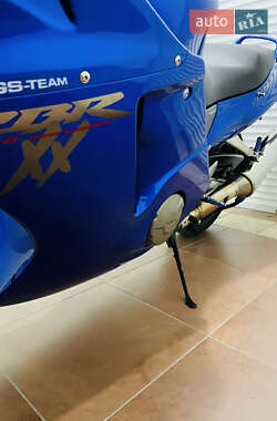 Мотоцикл Спорт-туризм Honda CBR 1100XX 2001 в 