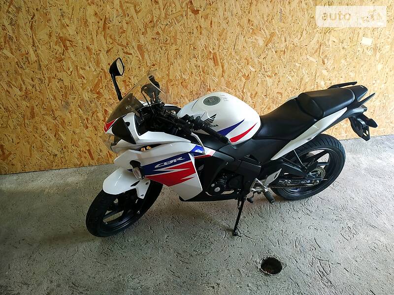 Спортбайк Honda CBR 125R 2014 в Хотине