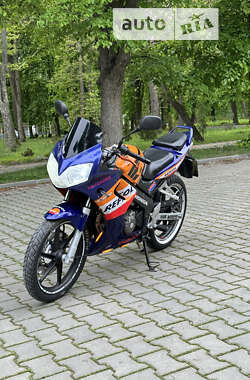 Спортбайк Honda CBR 125R 2006 в Сокирянах