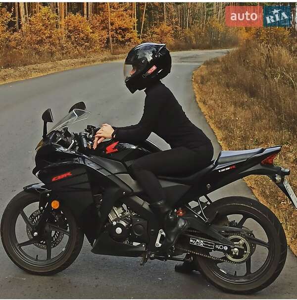Мотоцикл Без обтекателей (Naked bike) Honda CBR 125R 2016 в 