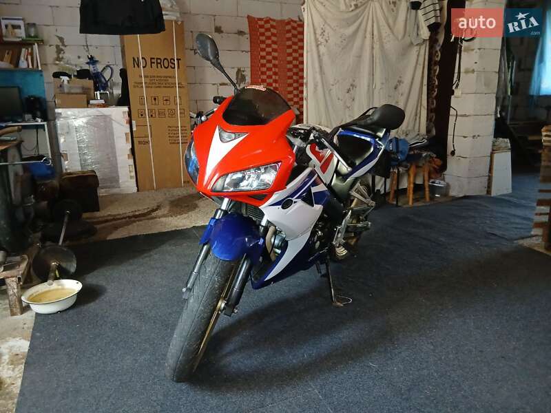 Грузовые мотороллеры, мотоциклы, скутеры, мопеды Honda CBR 125R 2009 в Украинке