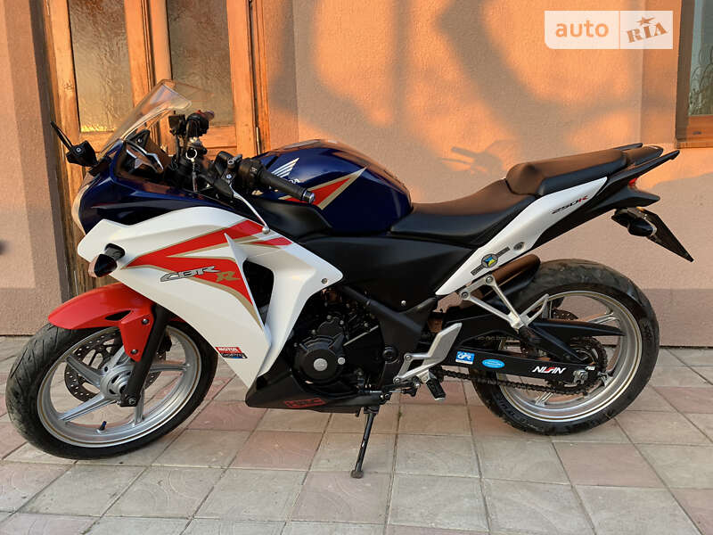 Спортбайк Honda CBR 250R 2011 в Черновцах