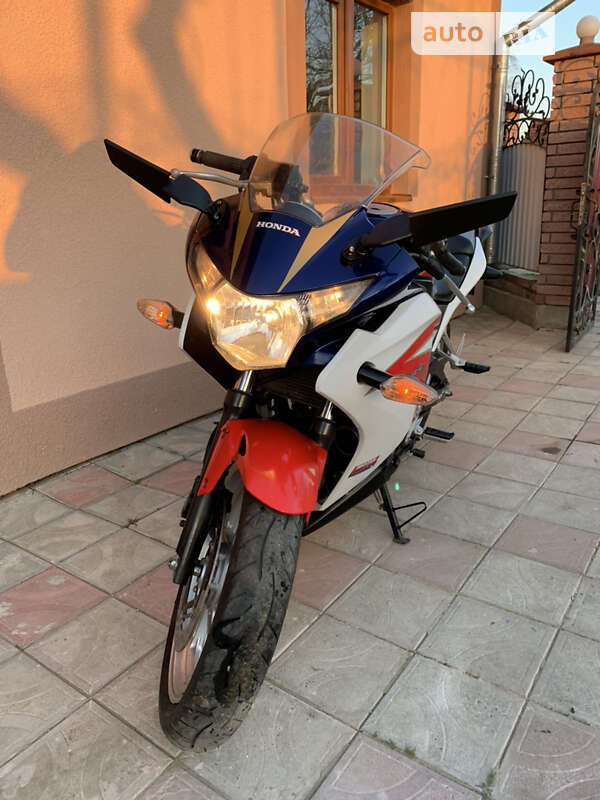 Спортбайк Honda CBR 250R 2011 в Черновцах